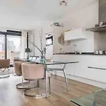 Apartmán 120m2 Spacious 4-bedroom With Roofterras